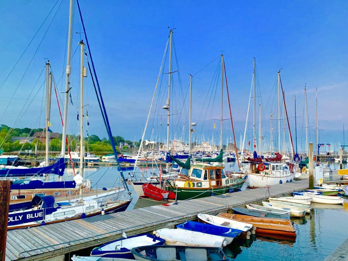 Апартаменты Forest & Beach Access Naish Park Нью Милтон Экстерьер фото